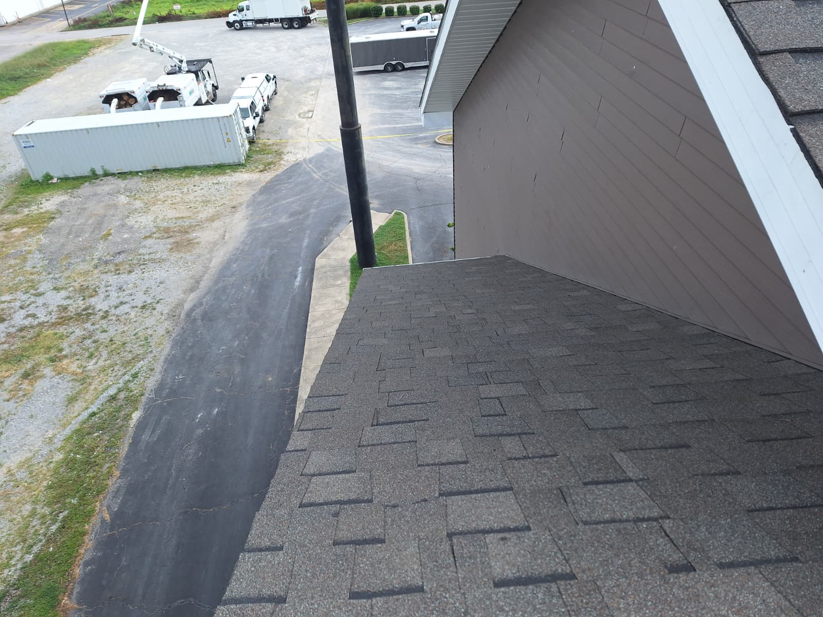 Labor USA roofing work